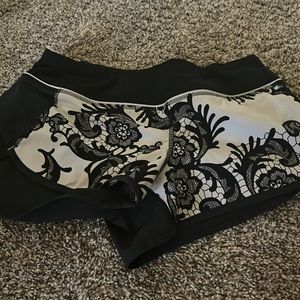 New light Lululemon shorts size 0